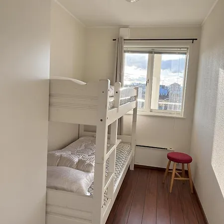 Apartment By The Sea In Henningsvaer